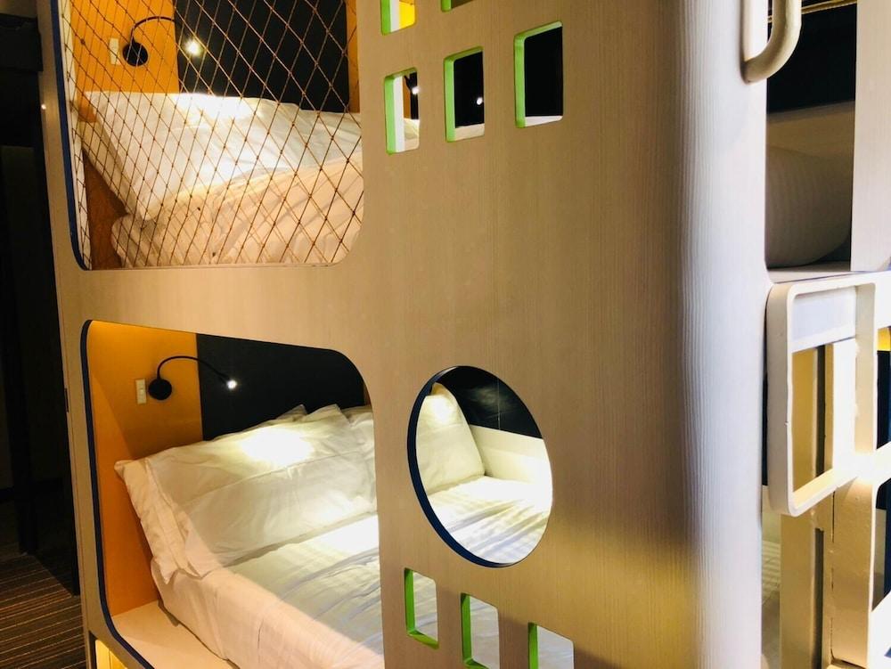 CUBE Family Boutique Capsule Hotel @ Chinatown  Singapour Extérieur photo